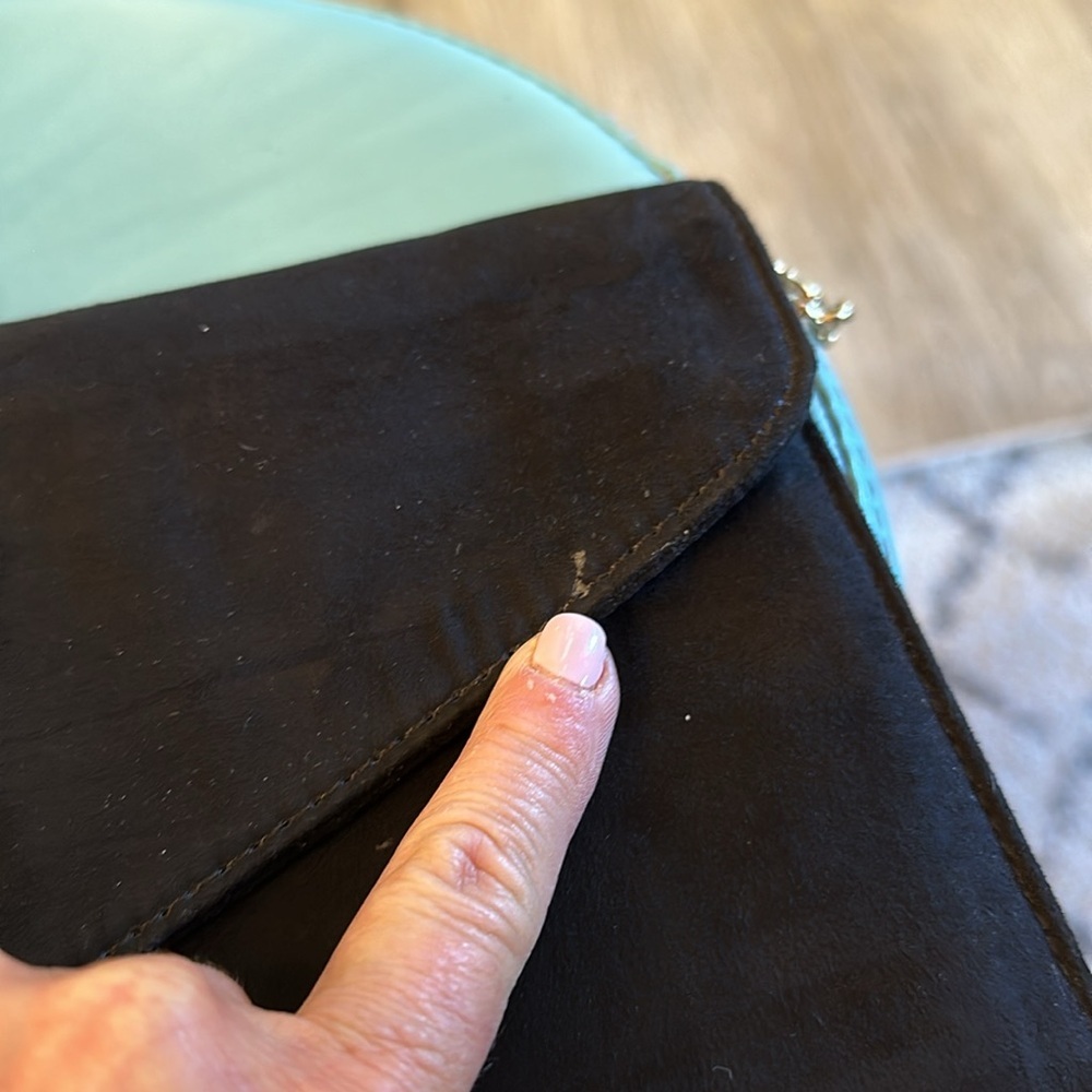 Misguided suede clutch or Crossbody with removable gold straps - Picture 3 of 6